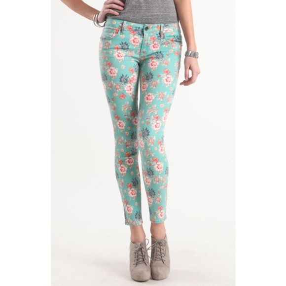 Bullhead Denim - Size 1 Teal Floral Bullhead Black Skinny Jeans